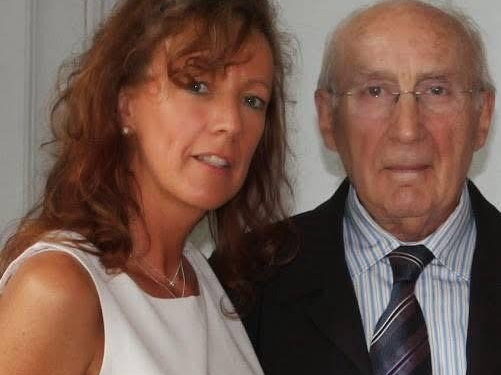 August 2014: Prof. Francis Fontan erhält in Bordeaux von der 1. Vorsitzenden Steffi Sänger die Ehrenmitglieds-Urkunde von Fontanherzen e. V.